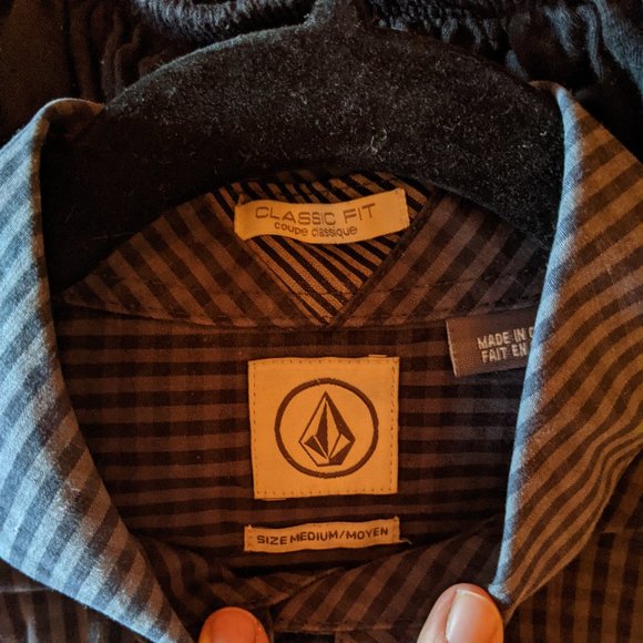 Volcom Short Sleeve Button Up Shirt - Size M - Picture 6 of 9